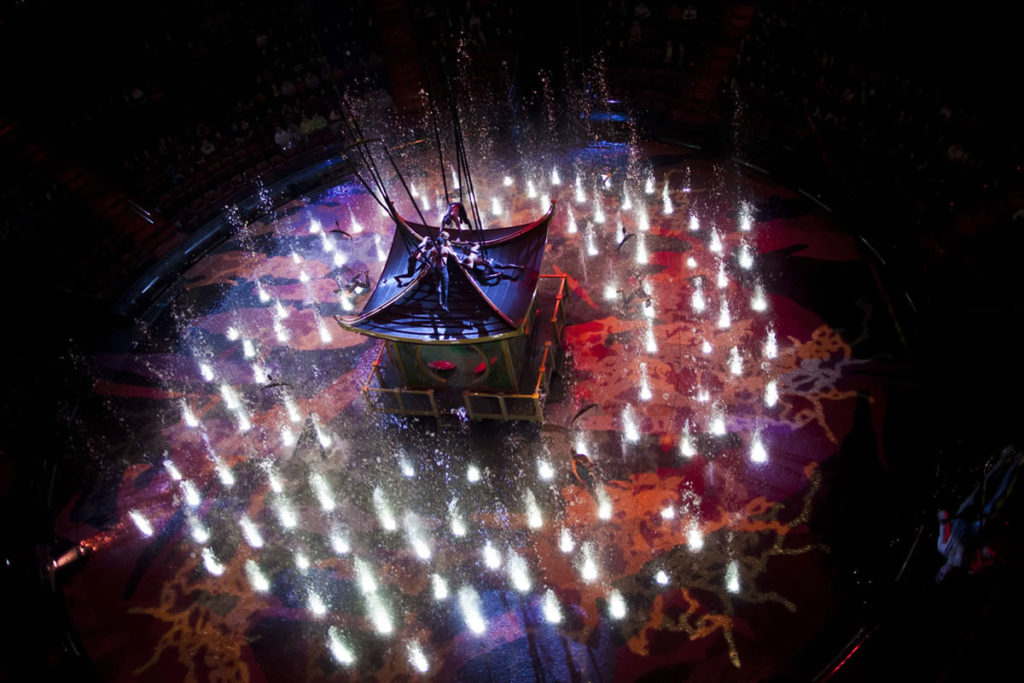 the house of dancing water4