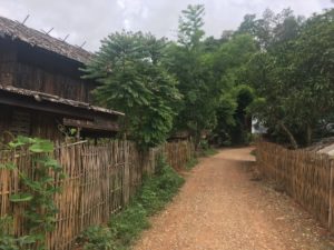 首長族の村の風景