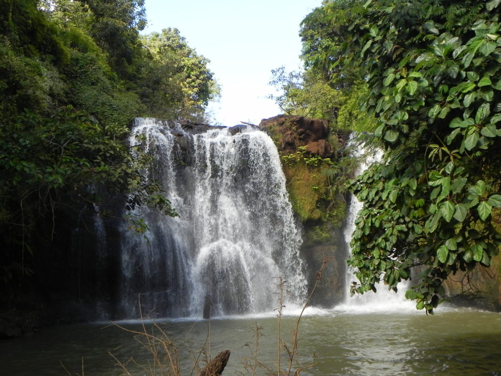 カチャン滝(Kachang Waterfall)
