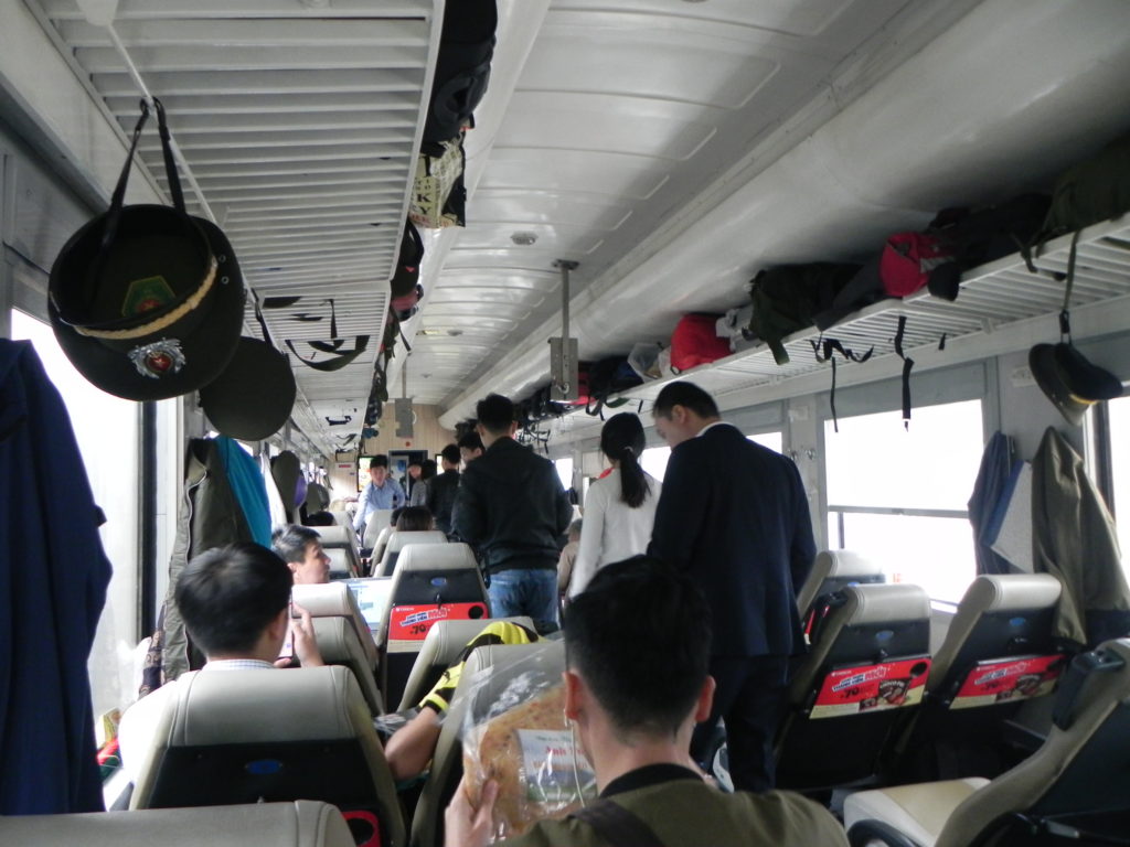 ベトナム統一鉄道車内