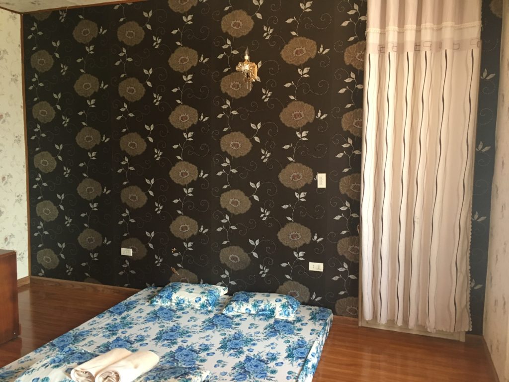 https://www.booking.com/hotel/vn/oscar-hostel.ja.html?aid=802967;label=dalat-eHV1HDqvhOr1w62TehF5VgS160471655961%253Apl%253Ata%253Ap1%253Ap2%253Aac%253Aap1t3%253Aneg%253Afi%253Atikwd-22392878174%253Alp1009919%253Ali%253Adec%253Adm;sid=f18611ae0f07e6cb98d0225d896f014b;all_sr_blocks=254354903_108359363_0_1_0;bshb=2;checkin=2018-03-15;checkout=2018-03-16;dest_id=6269;dest_type=region;dist=0;group_adults=2;hapos=1;highlighted_blocks=254354903_108359363_0_1_0;hpos=1;nflt=sth%253D;room1=A%2CA;sb_price_type=total;srepoch=1519898202;srfid=0c7e03bae16dd65eca758af5311413591abaaa6fX1;srpvid=0a9e45ec7fe301d2;type=total;ucfs=1&#hotelTmpl