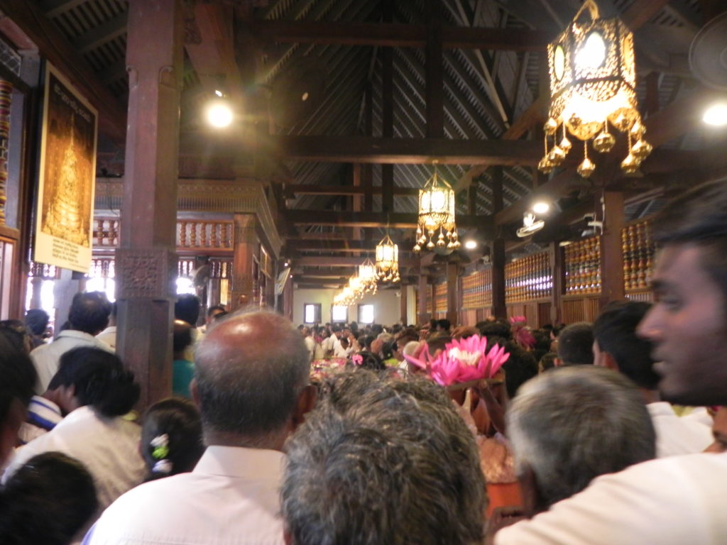 寺は3階建てになっている