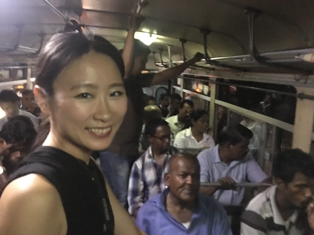 スリランカのバスの車内