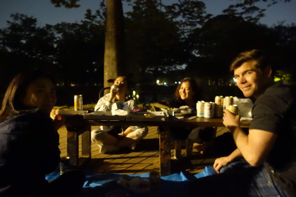 大好きな代々木公園で夜のピクニック