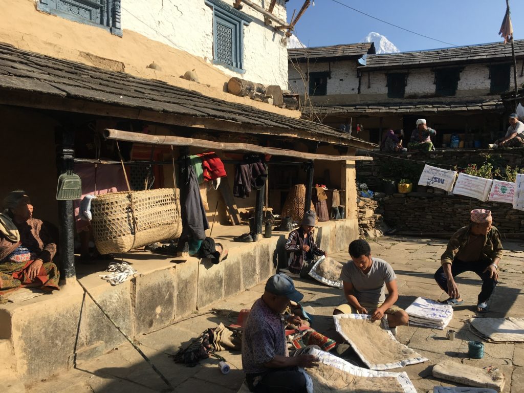 山岳地帯に住む人々