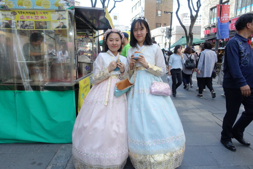 可愛らしいチマチョゴリの子達