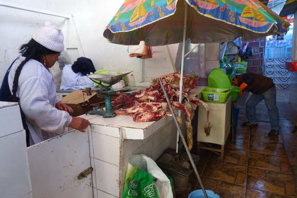 こんな風に生の肉を売ってるのを見たら食べれなくなる人もいるのだろう。理解はできる。(食べるけどね!)
