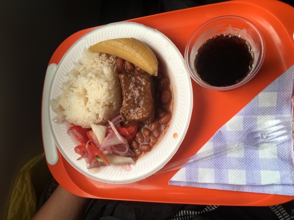 スピードボート内で出た食事