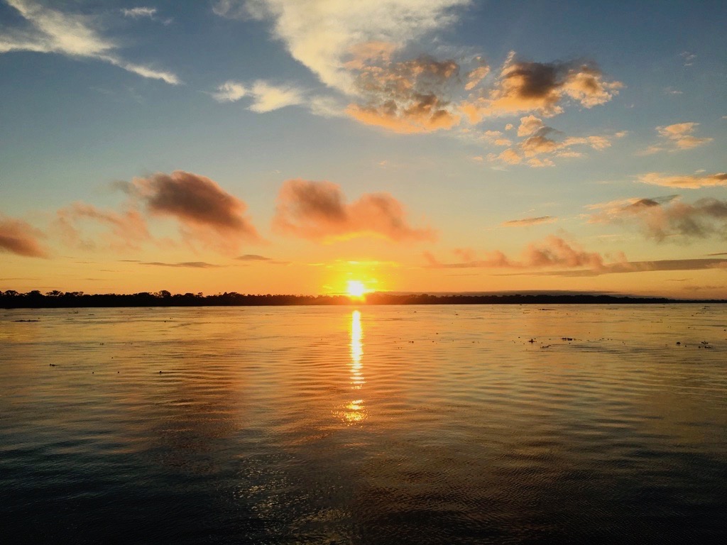 アマゾン川の夕日